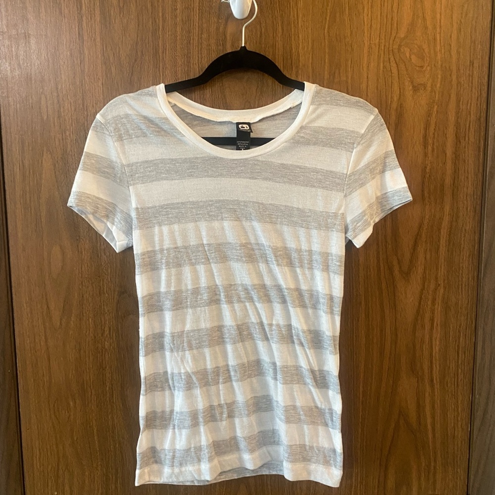 Alternative Vintage Soft gray & white striped t-shirt. Wardrobe staple Sz M